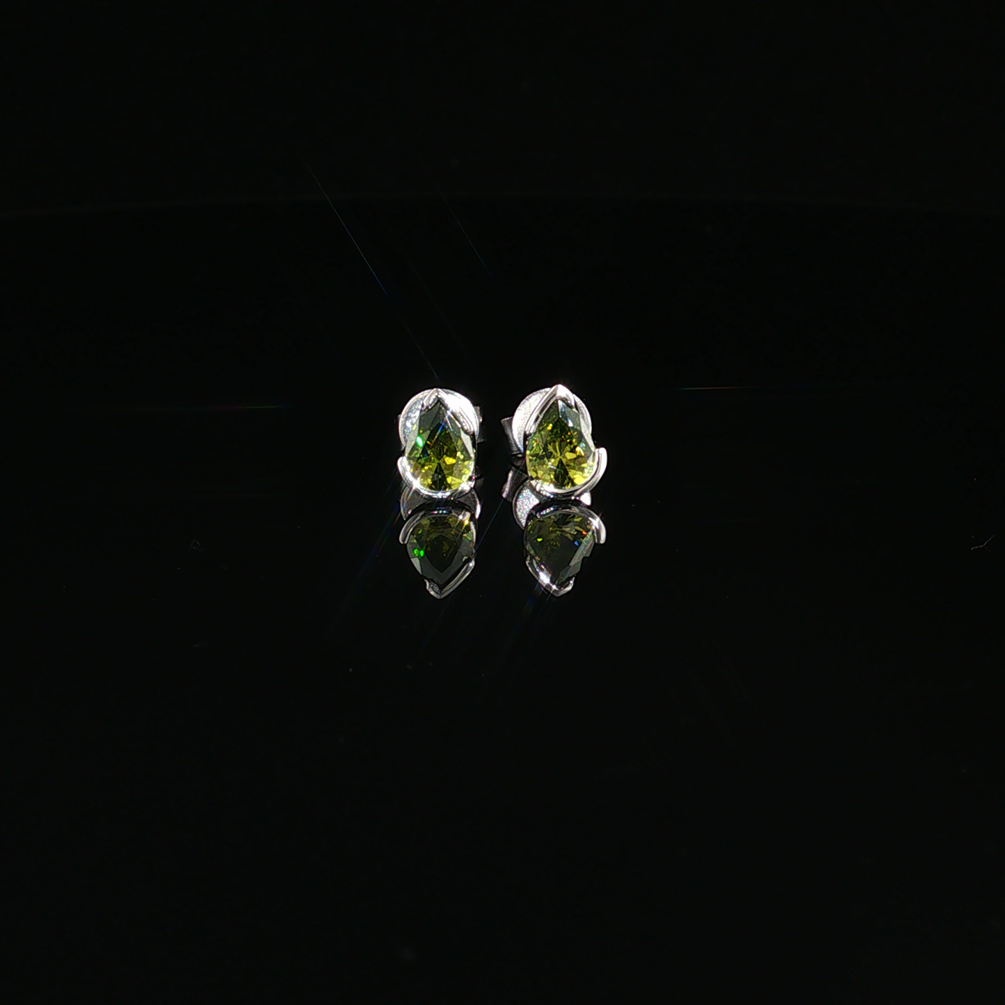 Pear-Cut Peridot Stud Earrings in premium sterling silver
