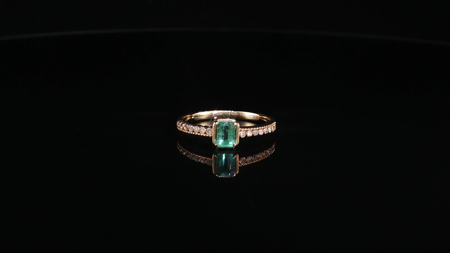 Yellow Gold Emerald Multistone Ring with Milgrain Accents