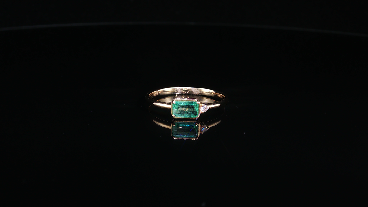 East-West Emerald Multistone Ring in Yellow Gold