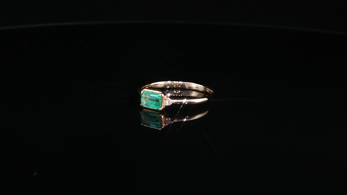 East-West Emerald Multistone Ring in Yellow Gold