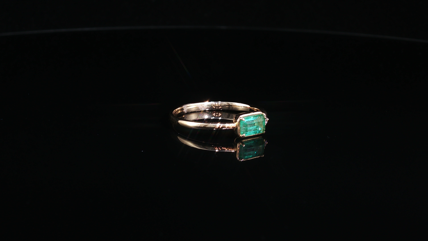 East-West Emerald Multistone Ring in Yellow Gold