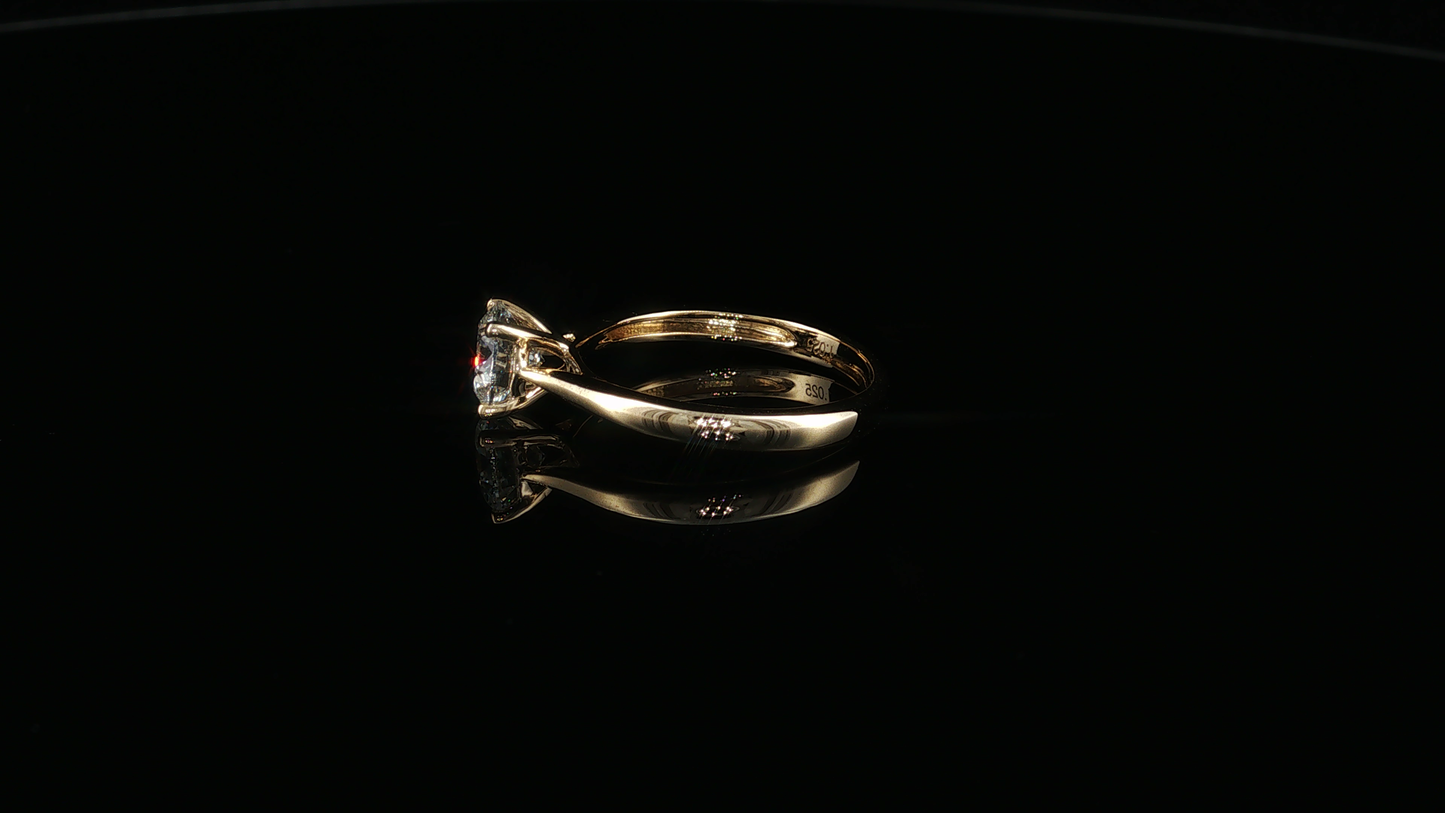 Classic Round Diamond Solitaire Ring in Yellow Gold