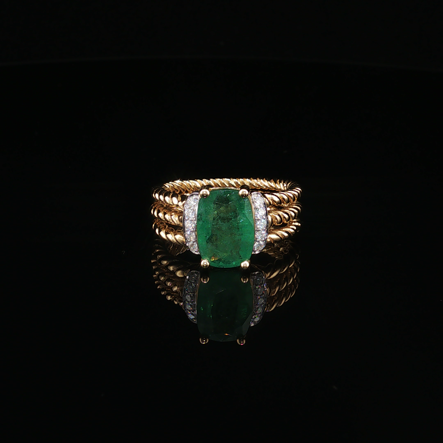 18K Yellow Gold Emerald Gemstone Cocktail Ring with Cable Band