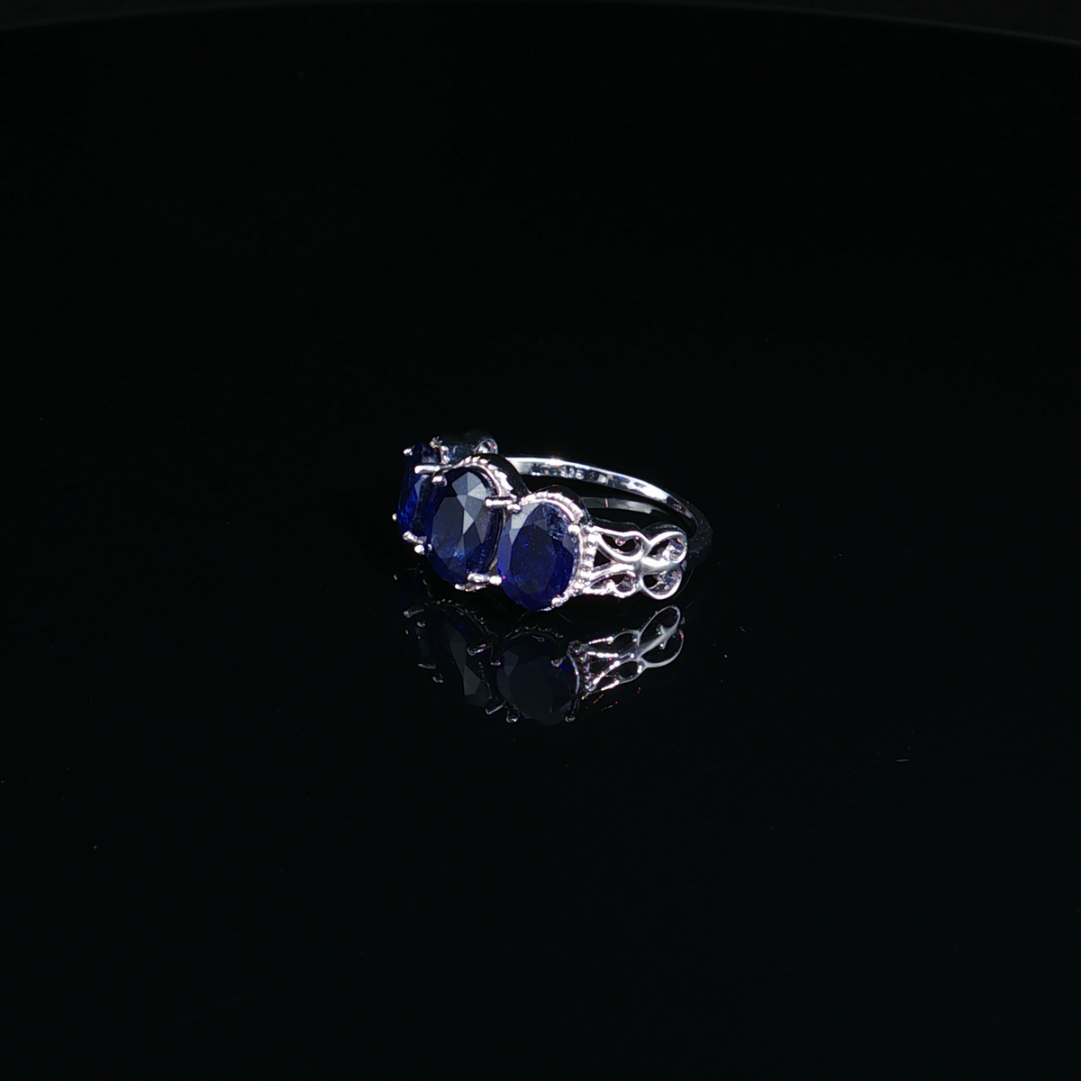 Oval Natural Royal Blue Sapphire Multistone Ring in sterling silver 925