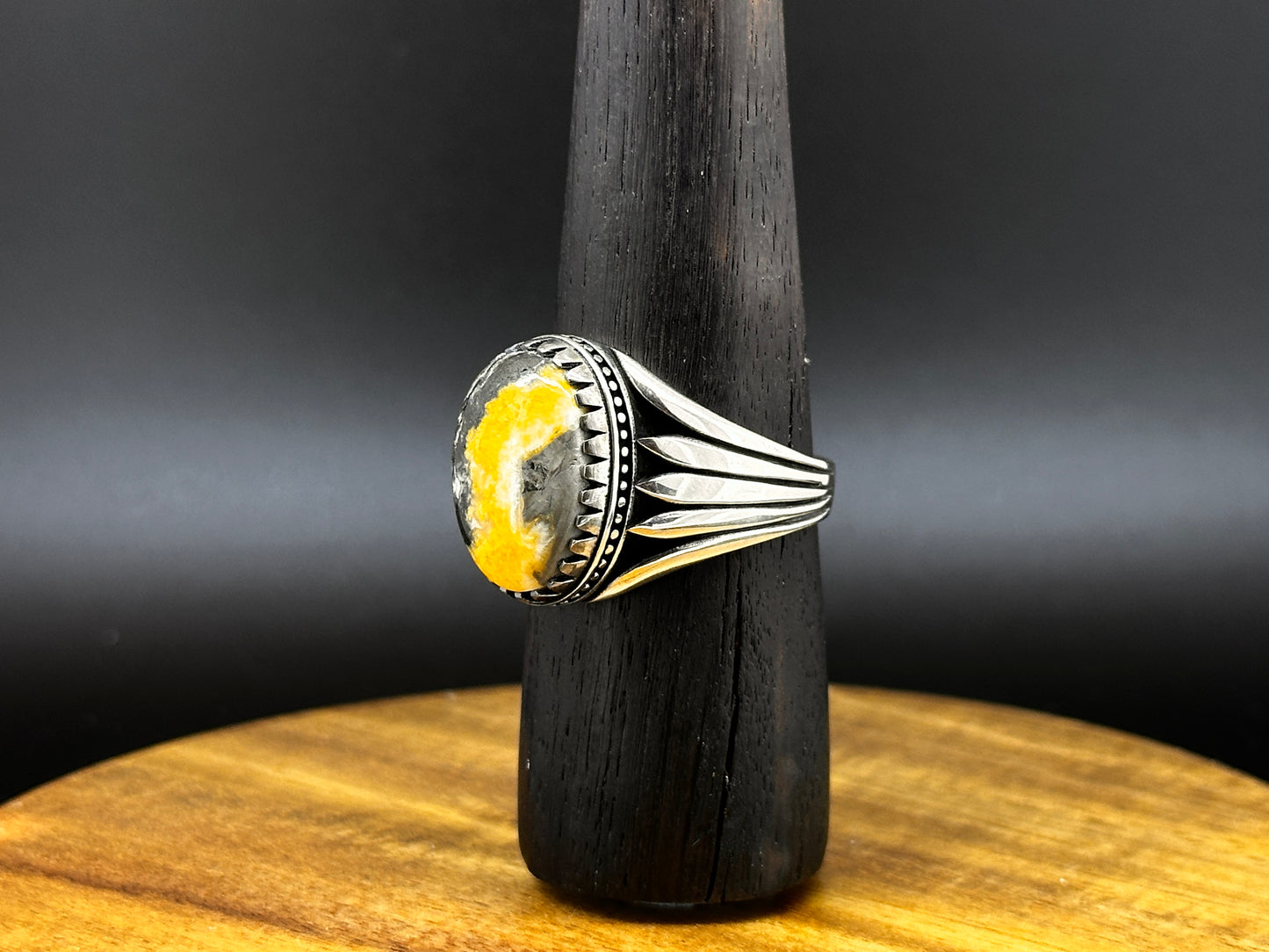 ￼ bumblebee Jasper men ring