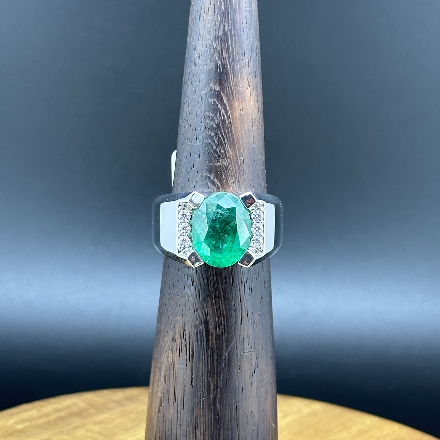 Emerald Men ring