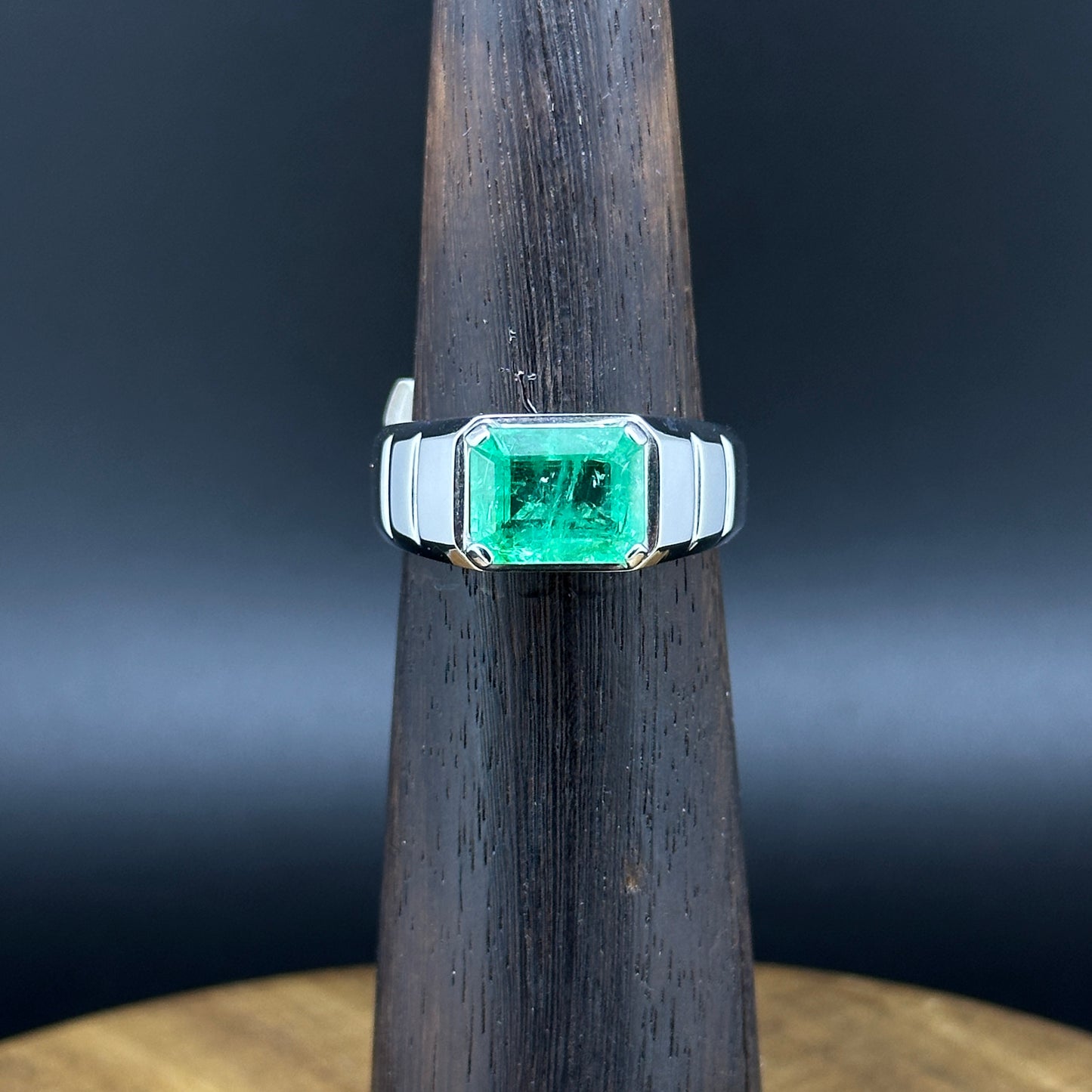 Emerald Men ring