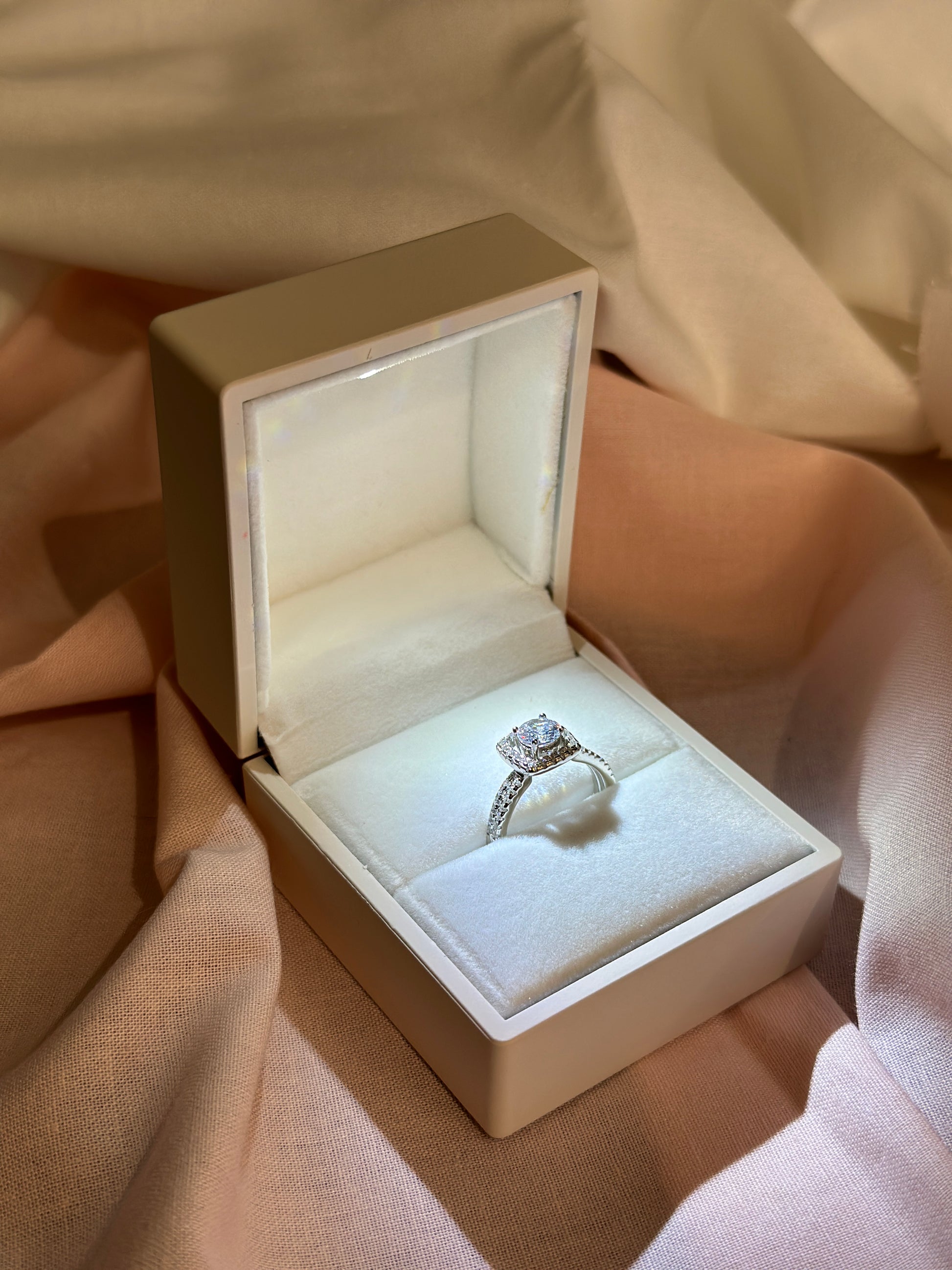 Illuminated Ring Box – Venus Jewellery - Main Image