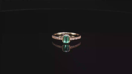 Yellow Gold Emerald Multistone Ring with Milgrain Accents